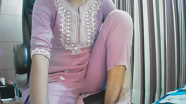 collage hoty online show from November 20, 4:29 pm