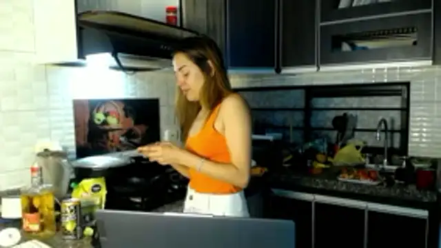 camilawm19 online show from April 12, 11:54 pm