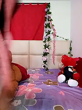 kymmgolden online show from March 25, 12:33 pm