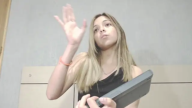 andreau18 online show from December 14, 9:02 pm