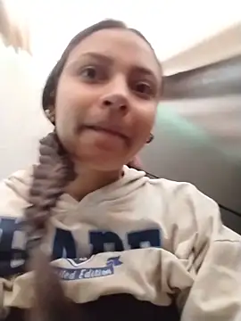 emma ambar online show from November 28, 4:42 pm