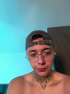 Snapshot of _PhillipBrown chatting on July 18, 12:31 pm PhillipBrown online show from July 18, 12:31 pm