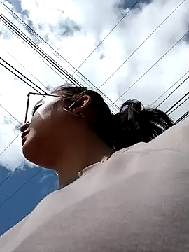 lara moon25 online show from December 6, 3:33 pm