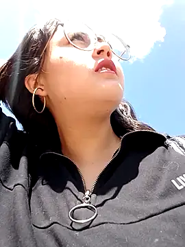 lara moon25 online show from December 10, 3:01 pm