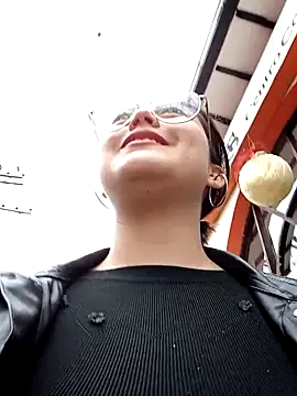 lara moon25 online show from January 3, 7:29 pm