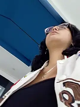 lara moon25 online show from November 7, 9:04 pm