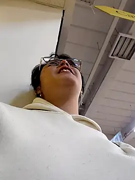 lara moon25 online show from December 1, 7:30 pm