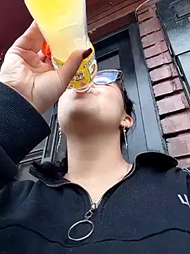 lara moon25 online show from December 18, 8:04 pm