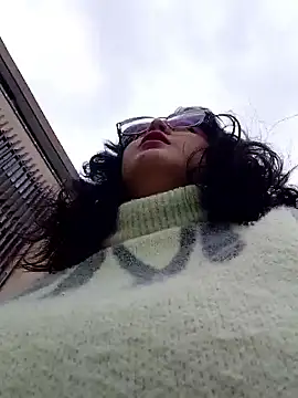 lara moon25 online show from January 5, 6:11 pm