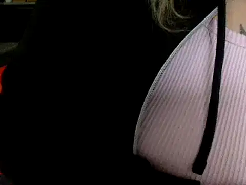 Snapshot of vanillesoumise chatting on December 5, 11:27 am vanillesoumise online show from December 5, 11:27 am