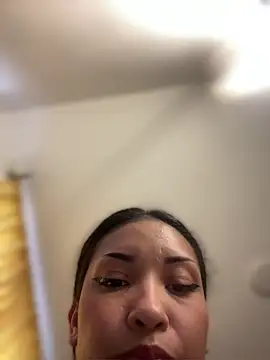 Snapshot of baby_lizy chatting on April 16, 10:23 pm baby lizy online show from April 16, 10:23 pm