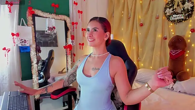 Sophiee Hill online show from January 7, 6:05 am