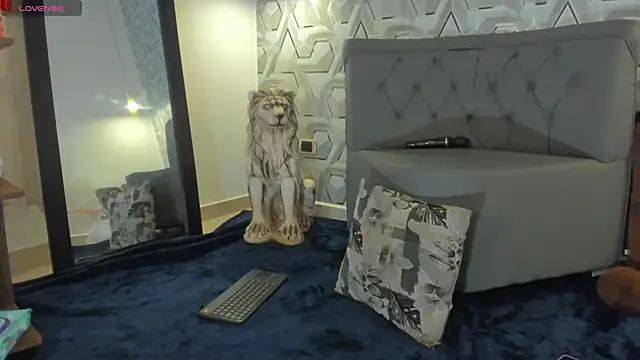 Sophiee Hill online show from June 2, 8:05 am