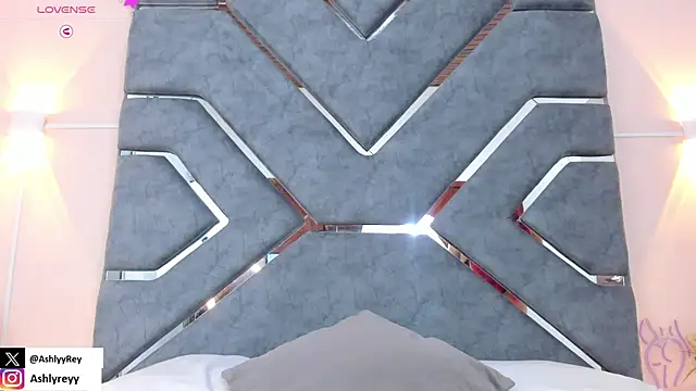 ashlyrey-1 online show from December 26, 11:13 pm