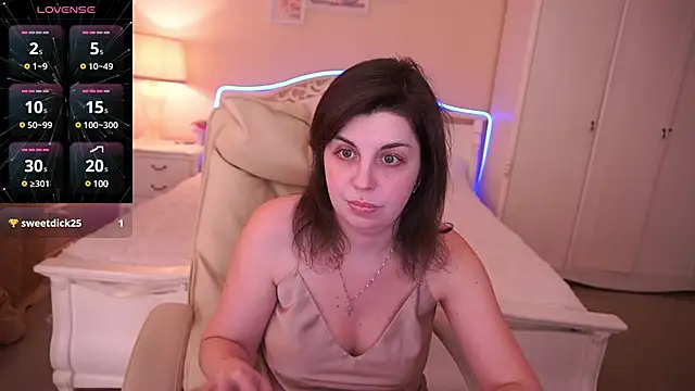 MirandaWong online show from February 24, 9:53 am