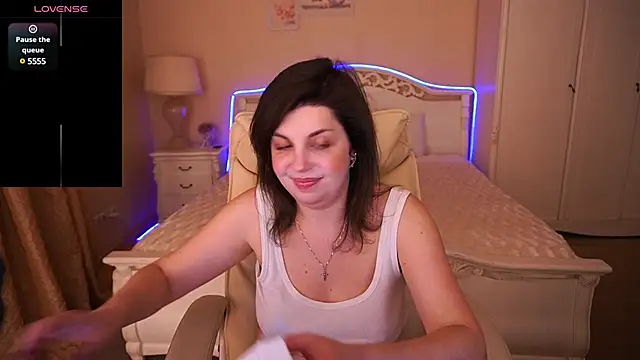 MirandaWong online show from March 22, 4:15 pm