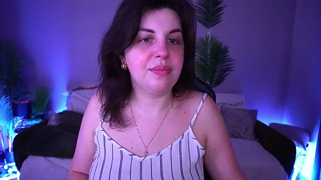 MirandaWong online show from March 28, 6:02 am