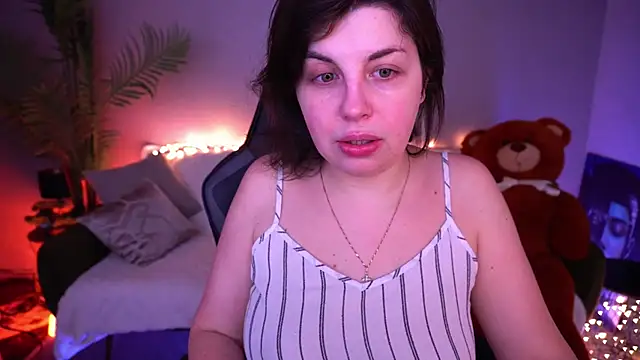 MirandaWong online show from April 11, 5:01 am