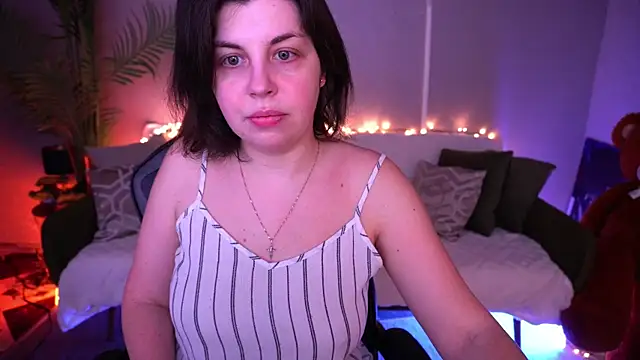 MirandaWong online show from April 12, 4:39 am