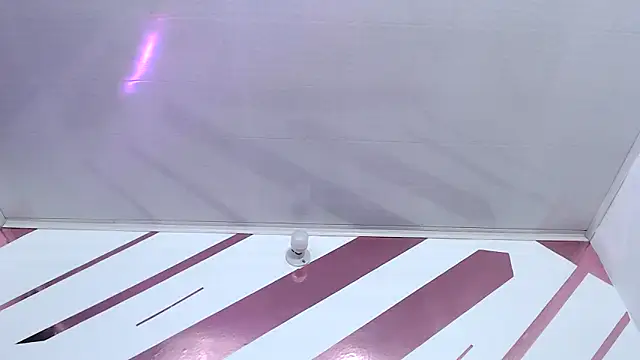 Kitten Hot  online show from October 18, 7:20 am