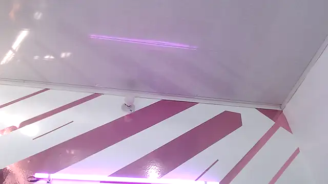 Kitten Hot  online show from February 4, 10:15 pm