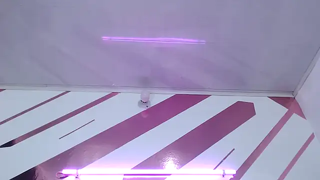 Kitten Hot  online show from February 7, 11:36 am