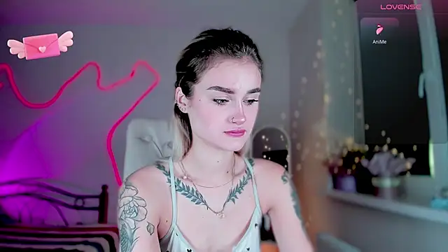 Snapshot of _Ravenaa chatting on December 4, 11:41 am Ravenaa online show from December 4, 11:41 am