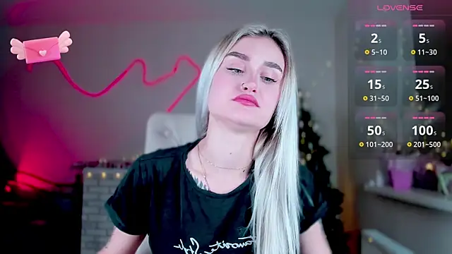 Snapshot of _Ravenaa chatting on December 12, 1:28 pm Ravenaa online show from December 12, 1:28 pm