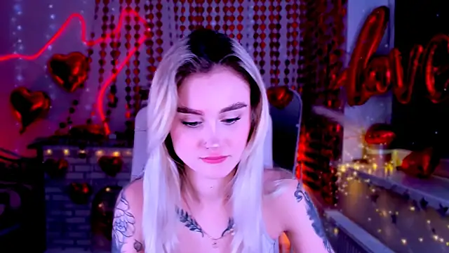 Snapshot of _Ravenaa chatting on February 19, 1:17 pm Ravenaa online show from February 19, 1:17 pm