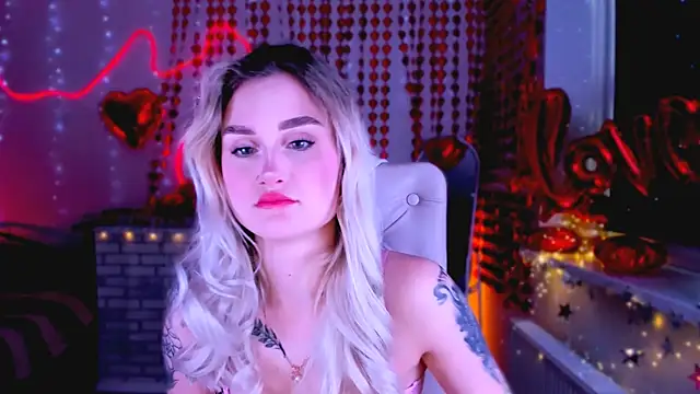 Snapshot of _Ravenaa chatting on February 24, 12:05 pm Ravenaa online show from February 24, 12:05 pm