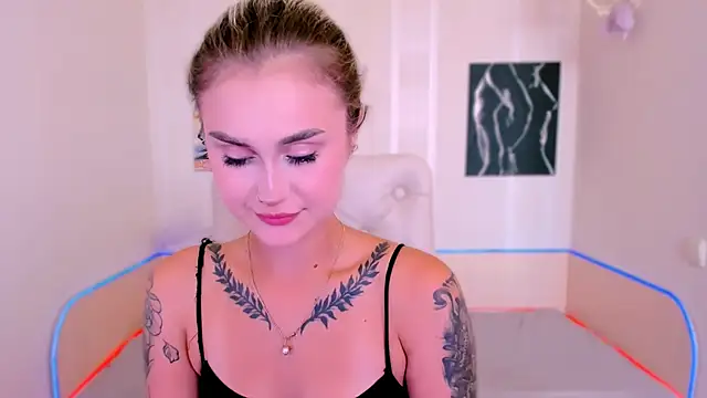 Snapshot of _Ravenaa chatting on September 13, 8:47 am Ravenaa online show from September 13, 8:47 am