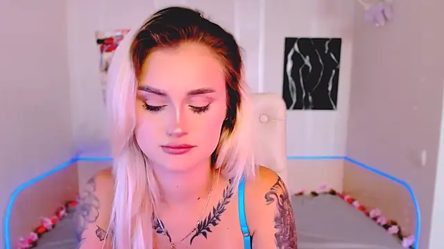 Snapshot of _Ravenaa chatting on September 29, 12:10 pm Ravenaa online show from September 29, 12:10 pm