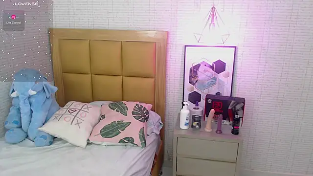 MAGNOLEROY online show from January 30, 10:19 pm