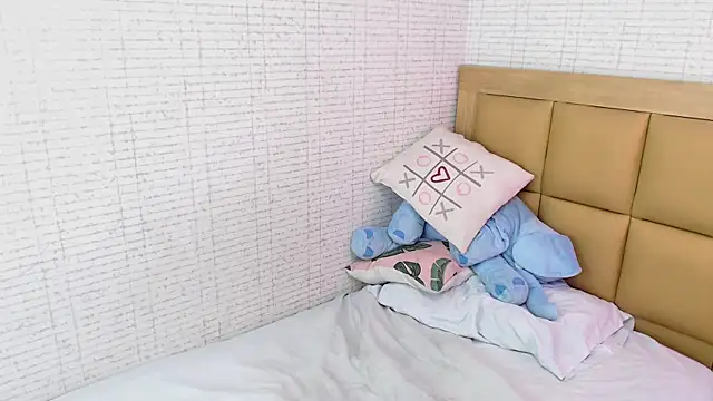 MAGNOLEROY online show from February 6, 10:53 pm