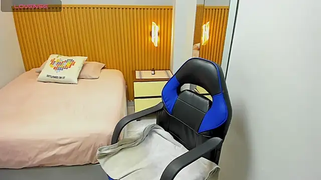 MAGNOLEROY online show from February 7, 1:59 pm