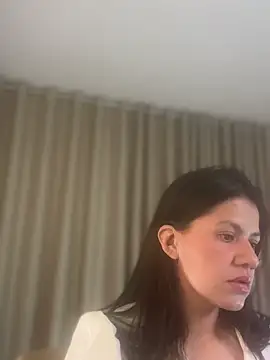 Snapshot of Alice_Biel chatting on June 12, 1:04 am Alice Biel online show from June 12, 1:04 am