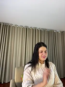 Snapshot of Alice_Biel chatting on June 13, 1:20 pm Alice Biel online show from June 13, 1:20 pm