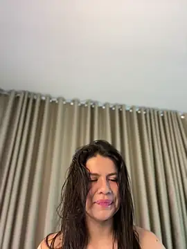 Snapshot of Alice_Biel chatting on June 20, 1:25 pm Alice Biel online show from June 20, 1:25 pm