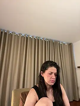 Snapshot of Alice_Biel chatting on June 21, 1:35 pm Alice Biel online show from June 21, 1:35 pm