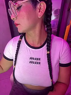 Hot beauty   online show from March 20, 3:44 am