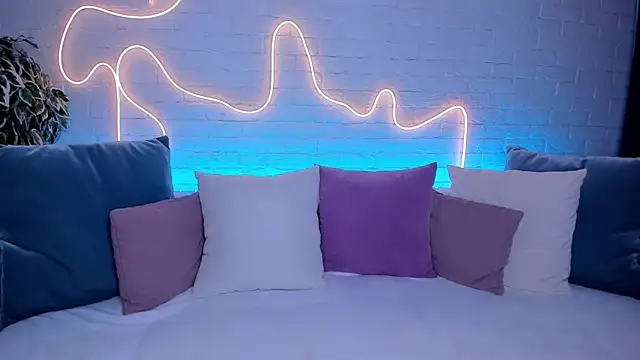 rossy babe  online show from October 14, 12:11 am