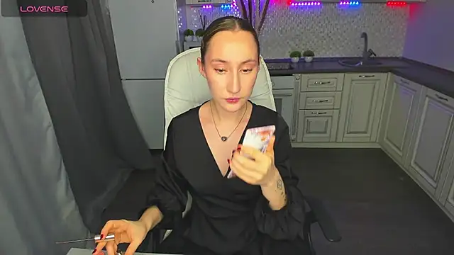 Snapshot of MelodyOfLovee chatting on December 5, 4:20 am MelodyOfLovee online show from December 5, 4:20 am