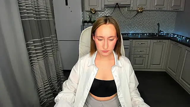 Snapshot of MelodyOfLovee chatting on December 25, 5:16 am MelodyOfLovee online show from December 25, 5:16 am