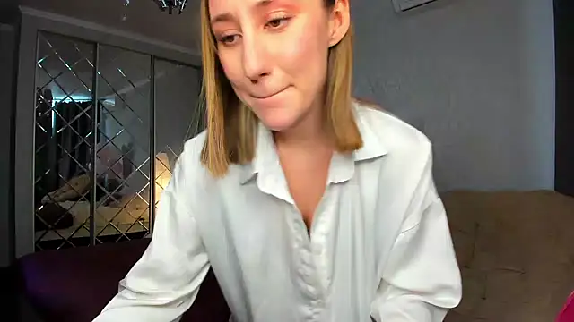 Snapshot of MelodyOfLovee chatting on January 25, 8:53 am MelodyOfLovee online show from January 25, 8:53 am