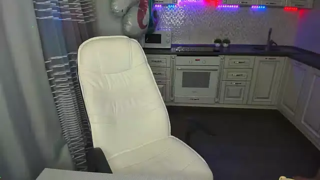 Snapshot of MelodyOfLovee chatting on February 5, 3:34 am MelodyOfLovee online show from February 5, 3:34 am