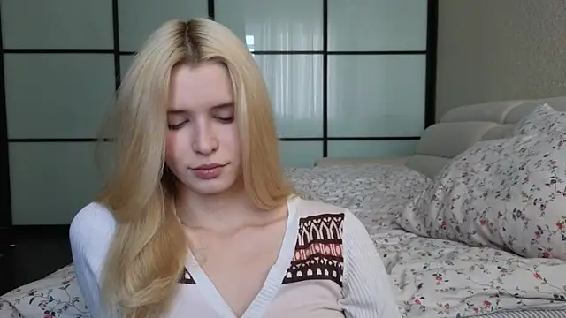 Snapshot of elsa_limerence chatting on October 3, 10:56 am elsa limerence online show from October 3, 10:56 am