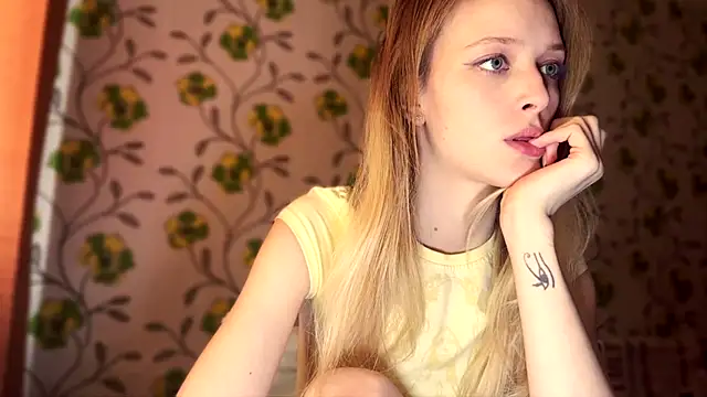 Evvie Summn1 online show from February 26, 5:17 am