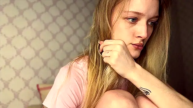 Evvie Summn1 online show from March 29, 2:39 pm