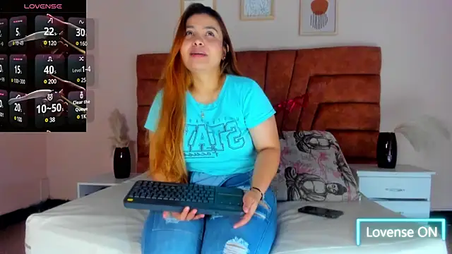 MAHIASMITH13 online show from February 15, 1:05 pm