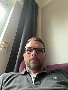 Snapshot of Perry_devot chatting on May 29, 6:06 pm Perry devot online show from May 29, 6:06 pm